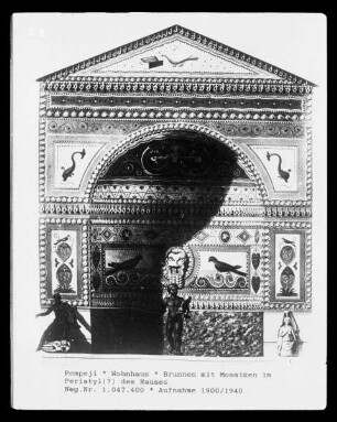 Pompeji, unbekanntes Gebäude, Brunnen mit Mosaiken