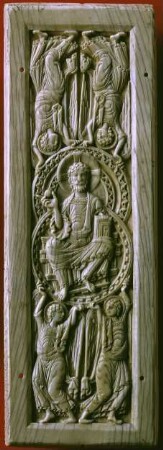 Thronender Christus zwischen Engeln