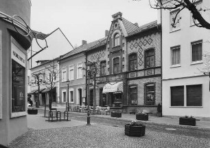 Wohn- und Geschäftshaus (Wohn- und Geschäftshaus); Hünfeld, Hauptstraße 9