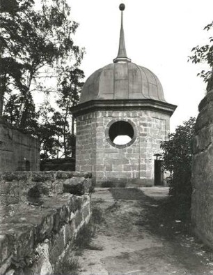 Bürgstein (Sloup v Cechach, Tschechien). Einsiedlerstein. Kapelle
