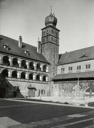 Kulmbach, Plassenburg : Kulmbach. Plassenburg. Schöner Hof (Schlosshof). Nordwestecke mit Wartturm