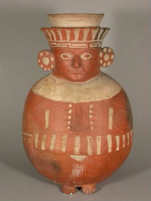 Stehende anthropomorphe Figur