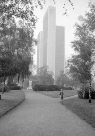 Frankfurt: Hochhaus in der Friedrich-Ebert-Anlage