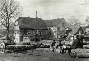 Dresden-Hosterwitz. Schneidemühle im unteren Keppgrund. Straßenansicht mit Holzfuhrwerk und Holzlager