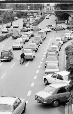 Freiburg: Autoverkehr auf dem Leopoldring