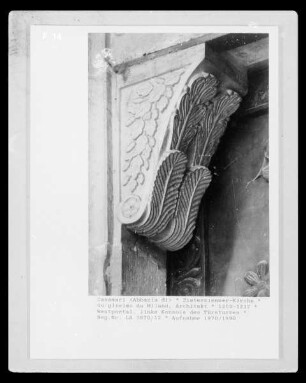 Zisterzienserabtei Casamari — Zisterzienserkirche — Hauptportal — Konsole