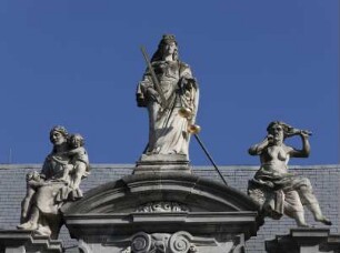 Alte Propstei & Propstei St. Donatus — Statue