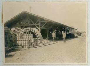 Foto der Betonsteinfabrikation im Pionierpark Illfurth
