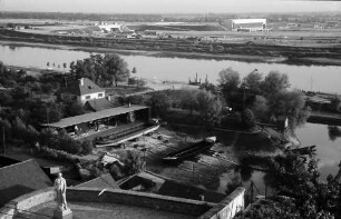 Breisach: Blick vom Münsterplatz auf Rhein und Kanal