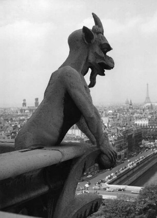 Chimäre : Chimäre (1846/1855; E. E. Viollet-le-Duc). Paris, Kathedrale Notre-Dame, Turmgalerie