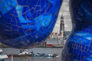 Hafen, Blick auf die Elbe und den Michl. 05.2008