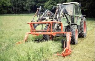 Fotografie: Futtererntetechnik, Mähwerk, Doppelmessermähwerk, Frontanbau, Frontlader
