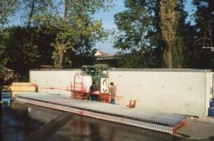 Fotografie: Gartenbautechnik-Freiland, Pflanzenschutz, Feldspritze angebaut, Prüfstand