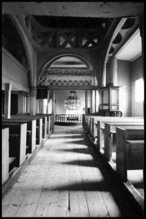Lom: Lom Stabkirche, Innenraum, Richtung Altar