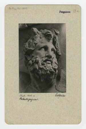 Pergamonaltar, Ostfries - Ausschnitt: Gegner der Hekate