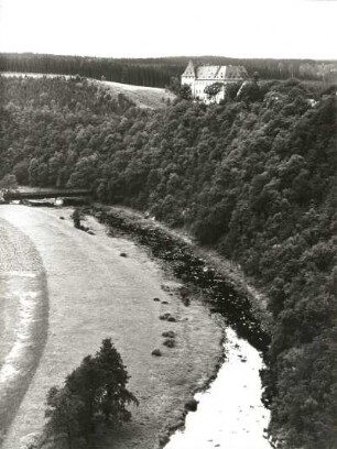 Burgk. Saaleschleife mit Blick zum Schloss