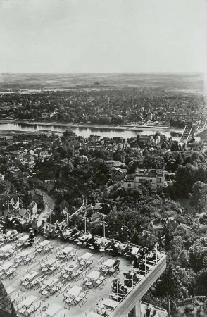 Dresden-Weißer Hirsch. Blick vom Turm des Restaurants "Luisenhof" über die Terrasse nach Süden über Loschwitz, die Elbe mit Loschwitzer Brücke ("Blaues Wunder") und Blasewitz