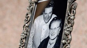 Look Me Over – Liberace