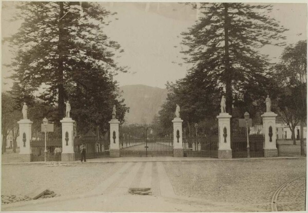 Park in Lima (Descalzas)