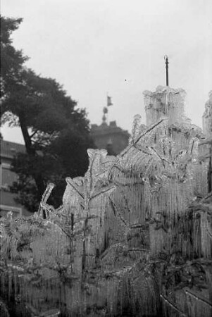 Eiskaskaden am Friedrichsplatz.