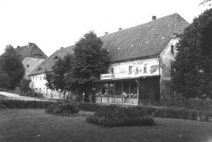 Kodersdorf-Rengersdorf. Gasthof "Gerichtskretscham", Niederrengersdorf. Straßenansicht
