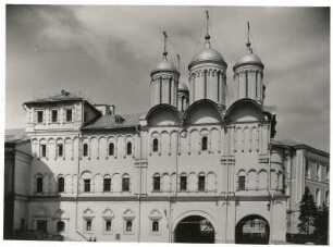 Moskau, Russland. Kreml. Patriarchenpalast mit Kirche der zwölf Apostel (1643-1655), Südseite
