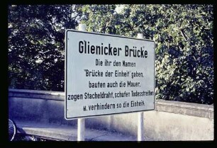 Schild Glienicker Brücke 15.9.63.