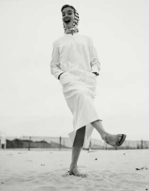 Modeaufnahme, Modell June Ross in Point Lookout (Mademoiselle)