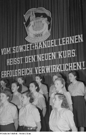 Chor bei einer Kulturveranstaltung der Gewerkschaft Handel