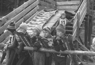 Bischofsgrün: Kinder an der Sprungschanze