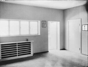 Güstrow, Heidberg 15. Atelierhaus am Inselsee (Barlach-Haus) (1930/1931; A. Kegebein). Unterflur