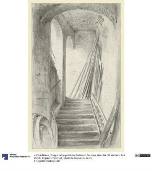 Treppe mit abgestellten Brettern in Dresden
