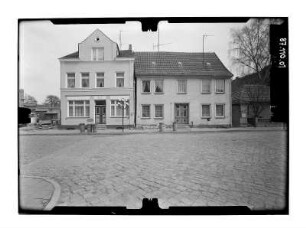 Bützow, Platz d. Freiheit (Am Markt) 10/11. Wohnhäuser. Straßenfront
