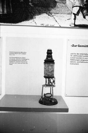 Ausstellung "das Mikroskop in Wissenschaft und Forschung" des Fraunhoferinstituts im Landesgewerbeamt.