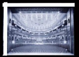 Volksbühne, Berlin-Mitte: Ansicht Zuschauerraum (Negativ zu Inv. Nr. TBS 045,20)
