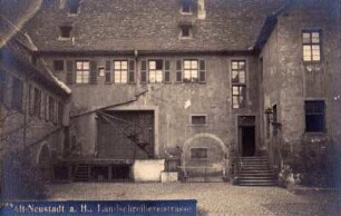 Landschreibereistraße. Hof