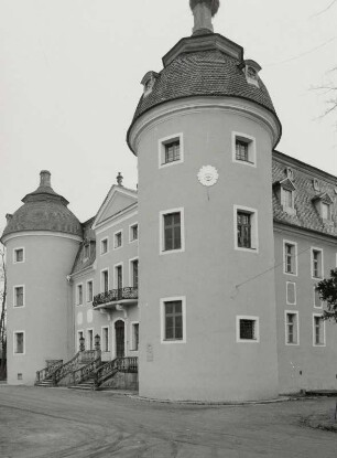 Milkel (Kreis Bautzen), Schloss (16. Jahrhundert, um 1720), Schauseite von Westen
