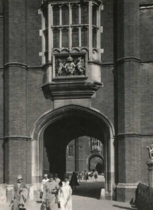 London. Hampton Court Palace. Äußeres Tor
