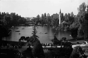 Bukarest: Blick über den See und Minarett