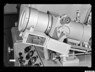 Elektronenmikroskop (Kamera), Seitenansicht, Foto 1962