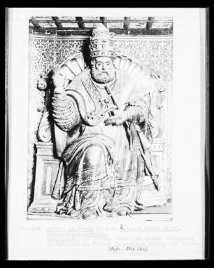 Thronender Petrus