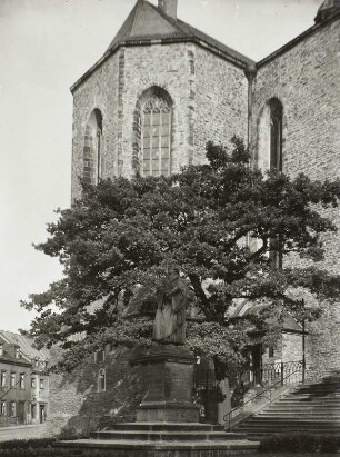 Martin-Luther-Denkmal : Annaberg-Buchholz, Unterer Kirchplatz mit Lutherdenkmal und Stadtkirche Sankt Annen