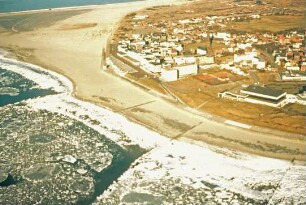 Buhnen auf Borkum im Eis (1)