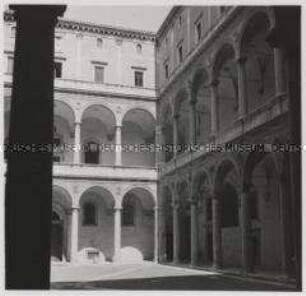 Rom, Päpstliche Kanzlei Palazzo della Cancelleria, Hof