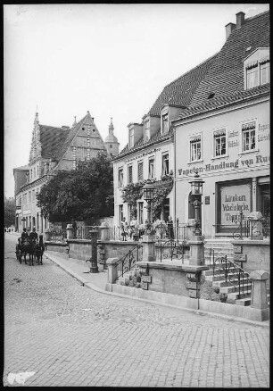 Wurzen. Liegenbank mit Pferdekutsche
