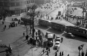 München: Verkehr am Omnibusbahnhof