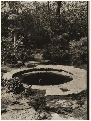 Garten Voigt, Potsdam: Rundes Wasserbecken