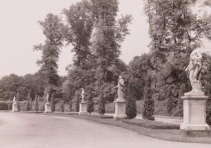 Schloß Sanssouci, Halbrondell