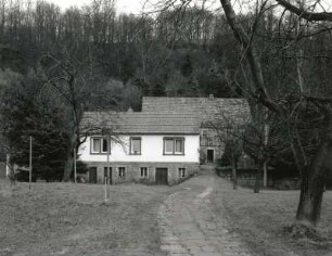 Pirna-Posta, Oberposta 44. Wohnhaus (1786/1800). Ansicht mit Vorgarten