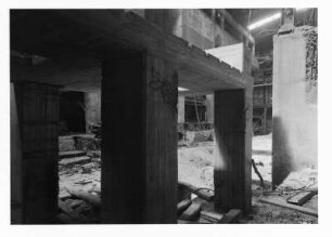 Industrie-Kraftwerk. Schäden an Betonpfeilern : Lauta (Niederlausitz). Industrie-Kraftwerk. Schäden an Betonpfeilern